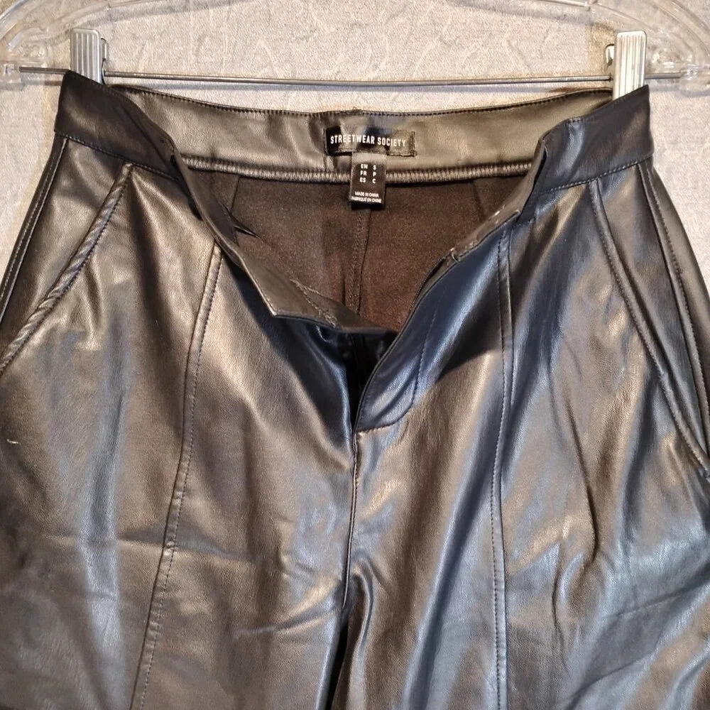 Streetwear Society NWOT Black Vegan Faux Leather Moto Cargo Pants in Size Small - Picture 2 of 12